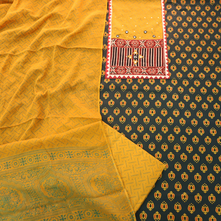 Saheli Pine Green Kutch Mirror Yoke Lotus Print Cotton Set