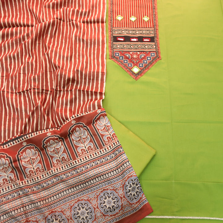Roopsidhi Leaf Green Mirror With Printed Yoke Cotton Set