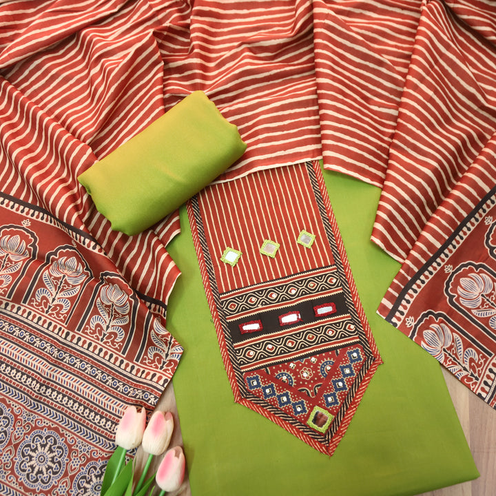Roopsidhi Leaf Green Mirror With Printed Yoke Cotton Set