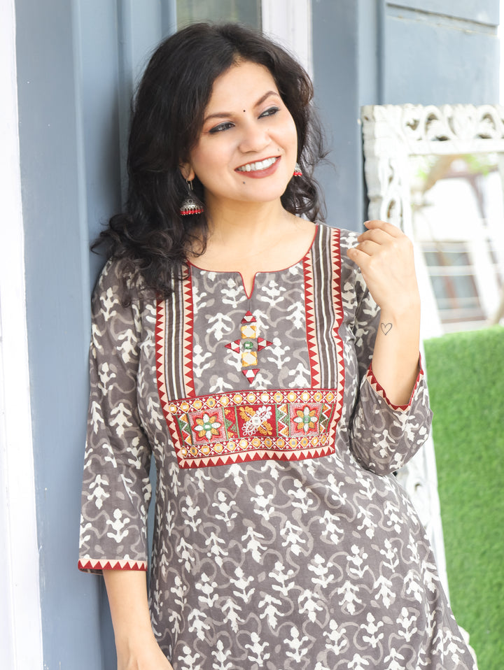Gauri Kashish Kutch Mirror Dabu Cotton Kurti