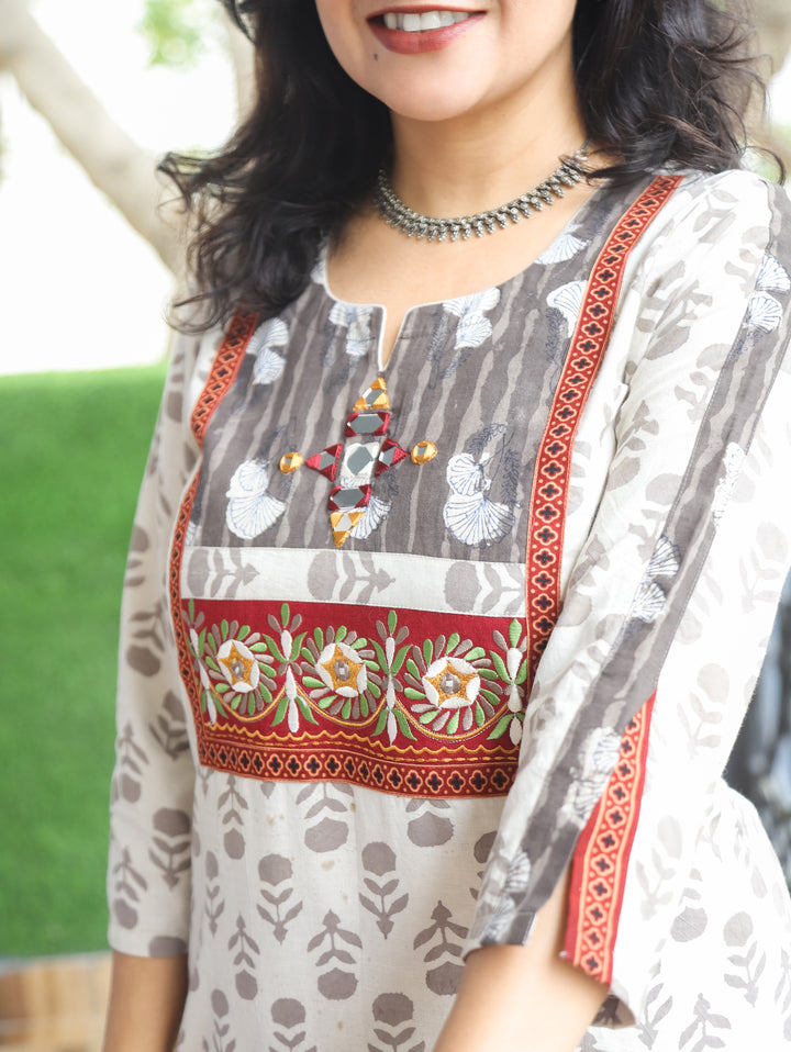 Gulneez Kashish Kutch Yoke Dabu Cotton Kurti