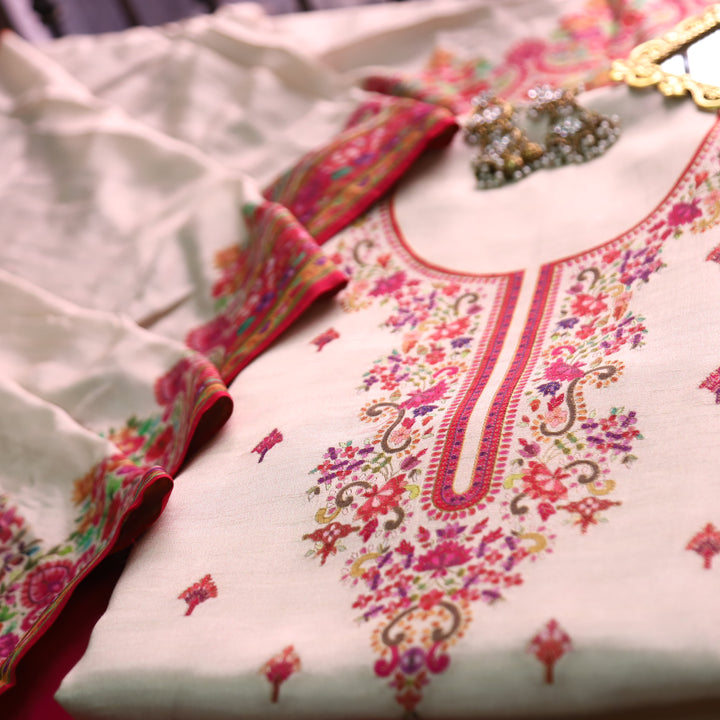 Saraayah Off-White Luxe Pochampally Print in Pogishan Jacquard Weaved Gajji Silk Set