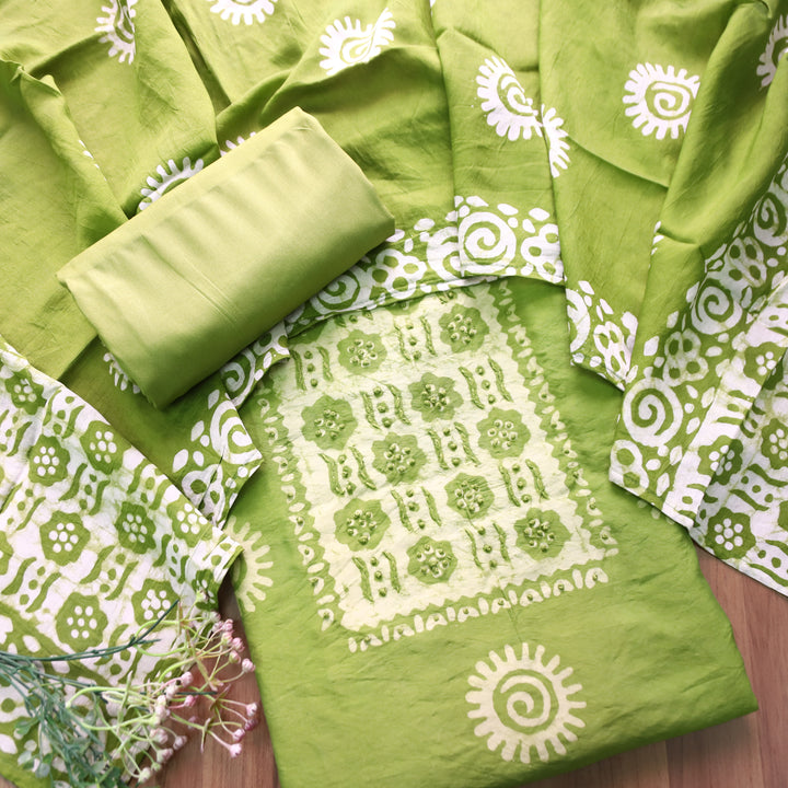 Kalyani  Leaf Green Fench Knot Batik Print Modal Set