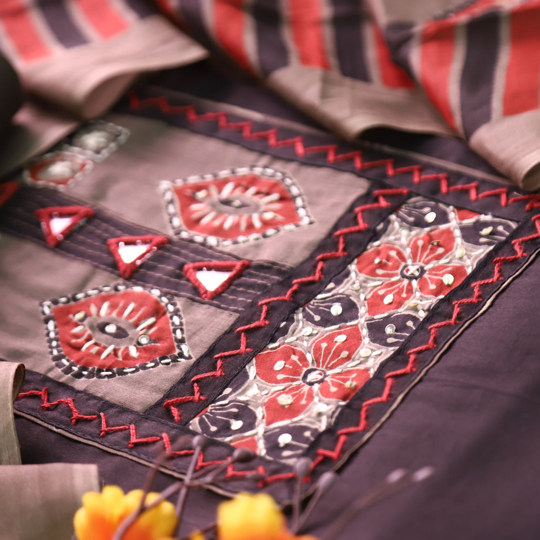Bhumi Daisy Black Kutch Yoke with Mirror Work Glazed Cotton Set