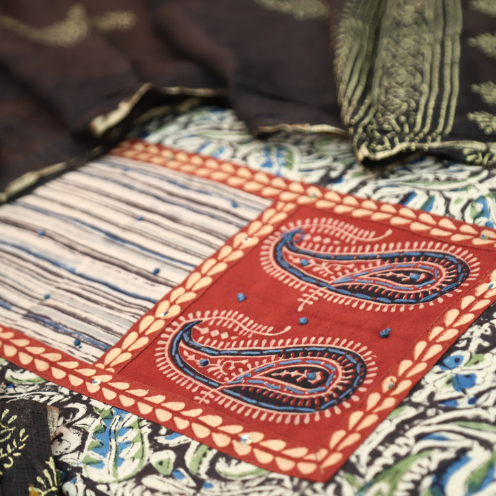 Bloom Faded Black Paisley Print Yoke Kalamkari Printed Cotton Set