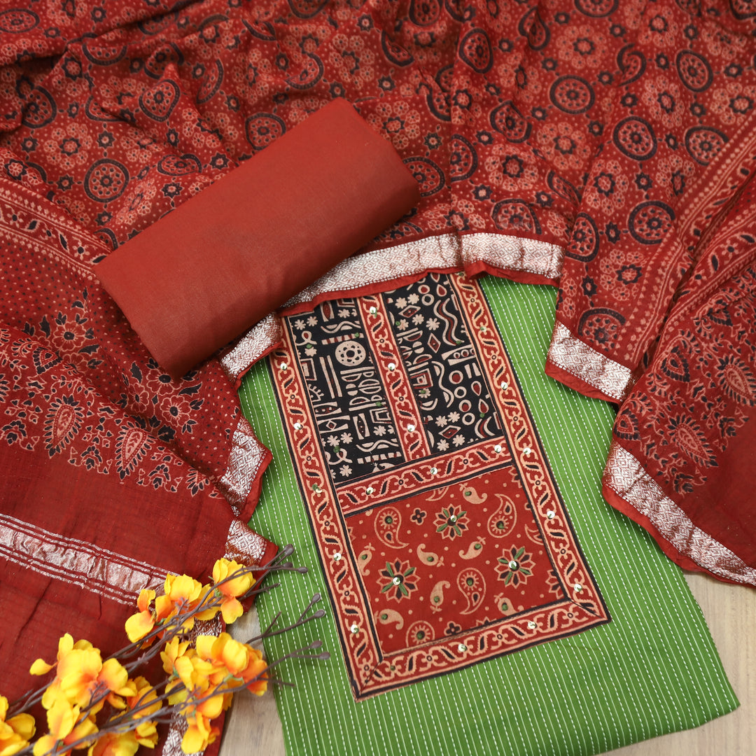 Maahi Forest Green Mirror Work Yoke in Running Cotton Set