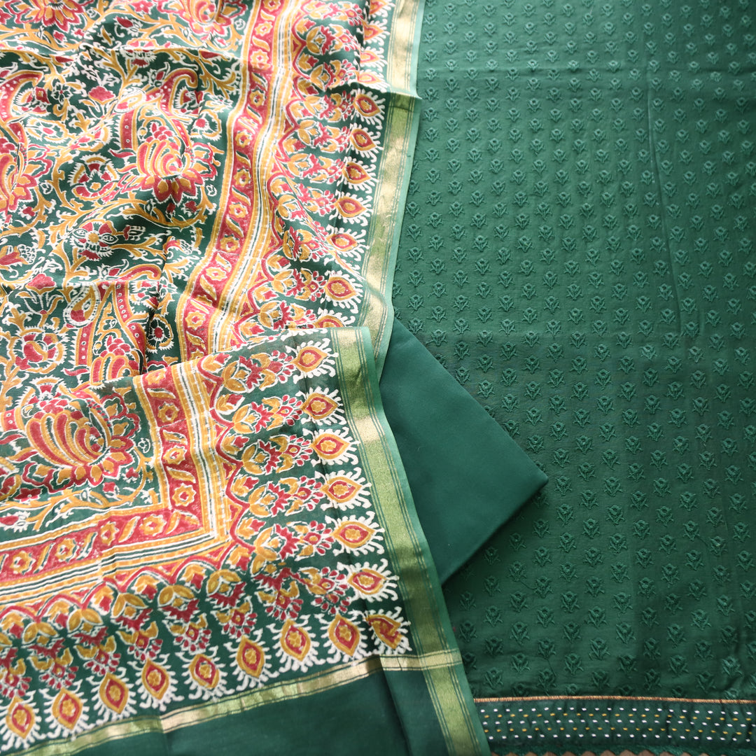 Rurvi Sacramento Green All Over Thread Work Cotton Set