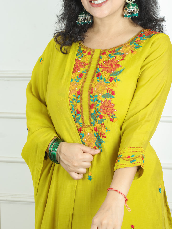 Vrinda Sunflower Yellow Kolkata Hand Embroidered Set