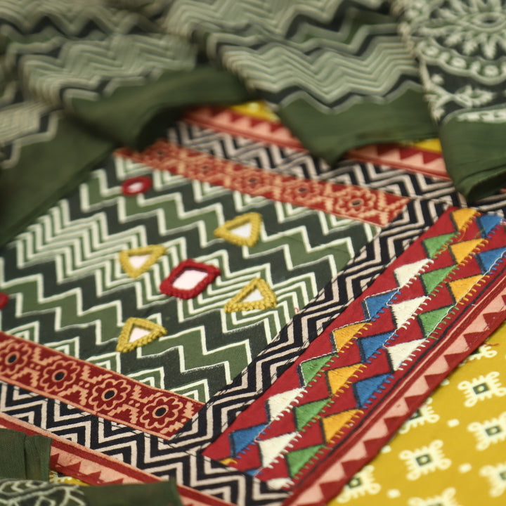 Vaniya Corn Yellow Zig-Zag Print Mirror Yoke Ajrakh Print Cotton Set
