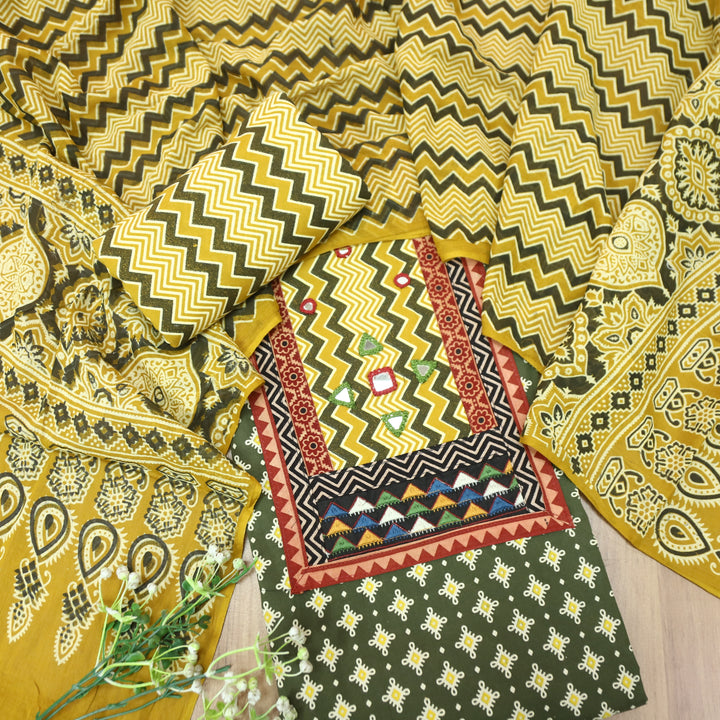 Vaniya Forest Green Zig-Zag Print Mirror Yoke Ajrakh Print Cotton Set