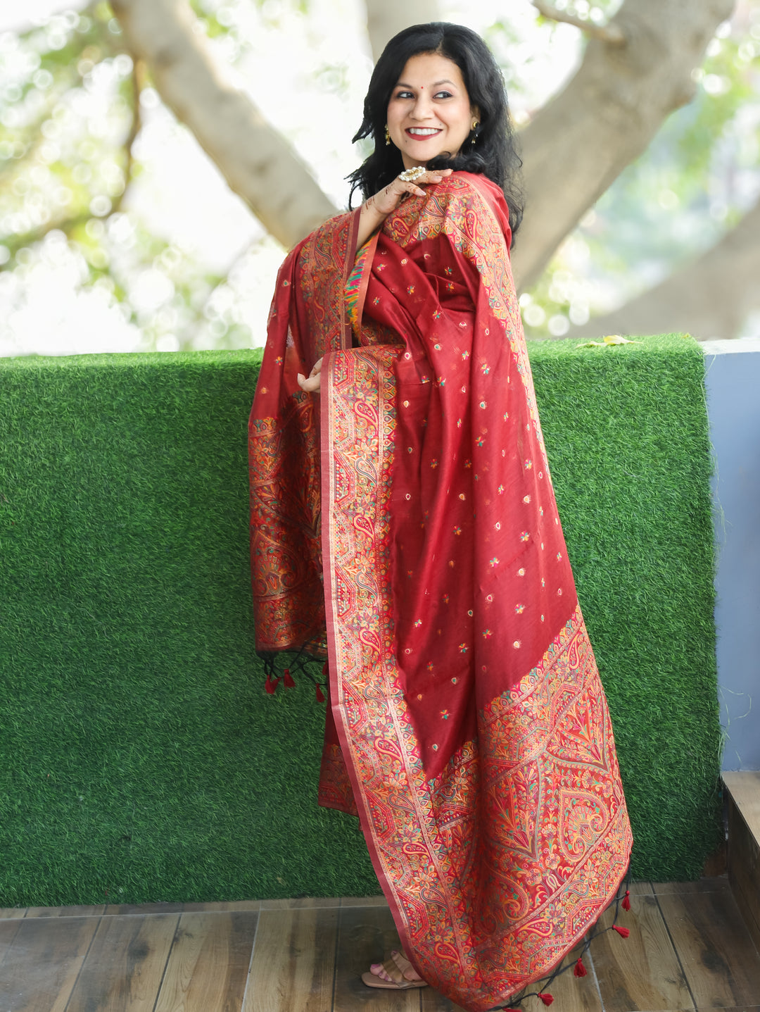 Saheli Berry Red Round Neck in Jamdani Kashmiri Inspired Chanderi 3 Piece Set