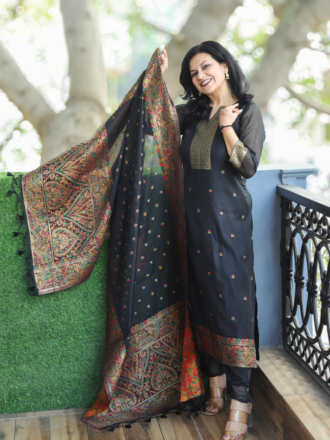Saheli Onxy Black Round Neck in Jamdani Kashmiri Inspired Chanderi 3 Piece Set