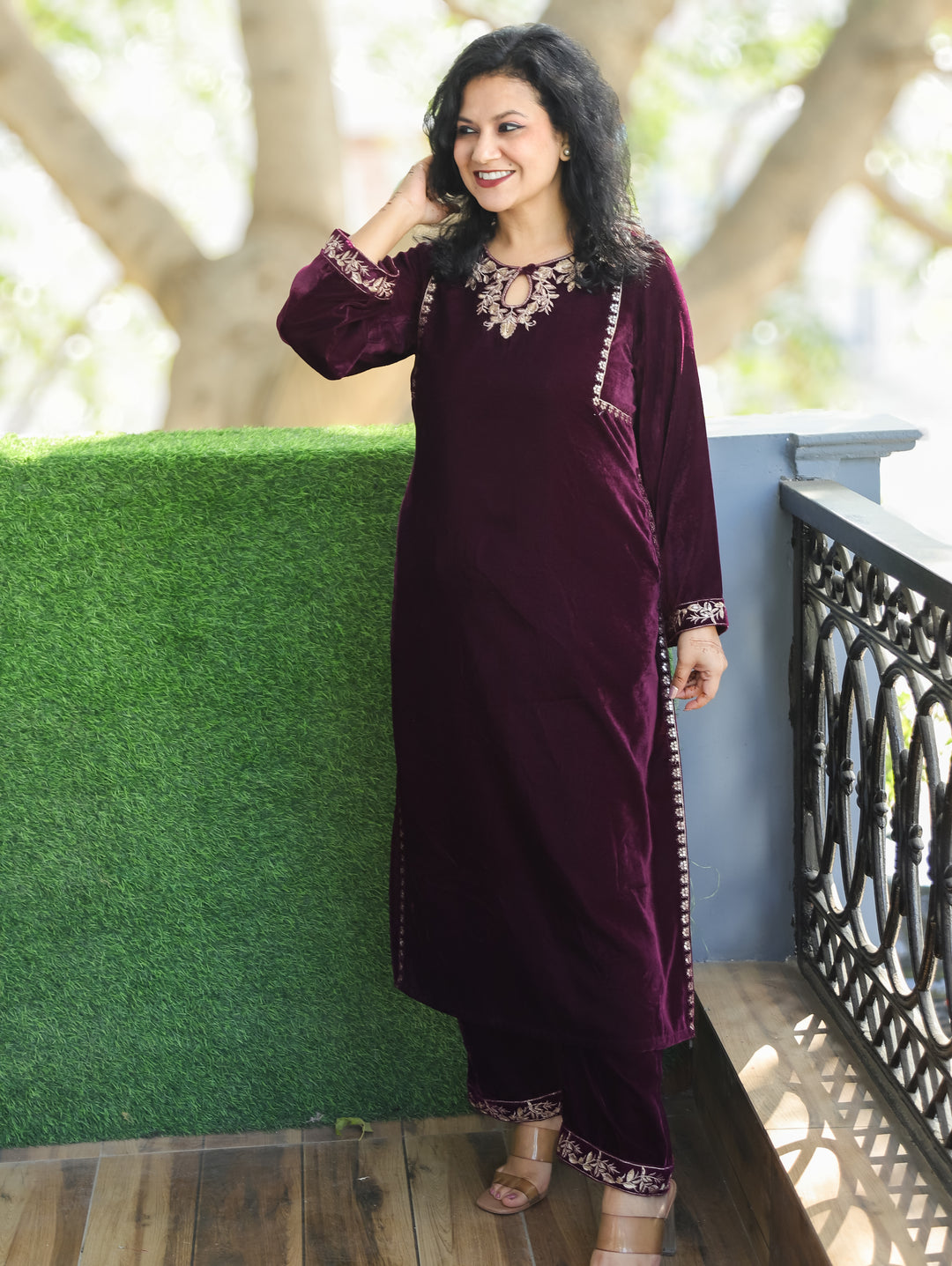 Inayat Raisin Purple Embroidered Keyhole Neck Velvet Winter Kurti