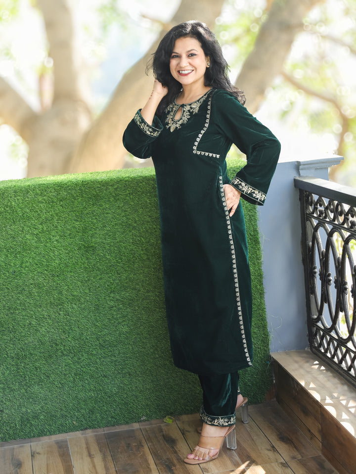 Inayat Sacramento Green Embroidered Keyhole Neck Velvet Winter Kurti