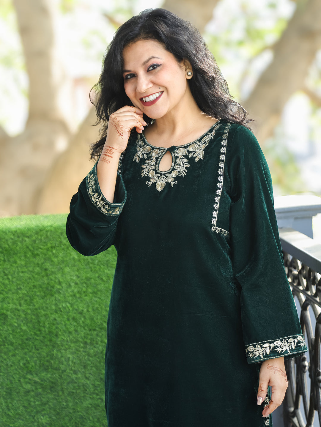Inayat Sacramento Green Embroidered Keyhole Neck Velvet Winter Kurti