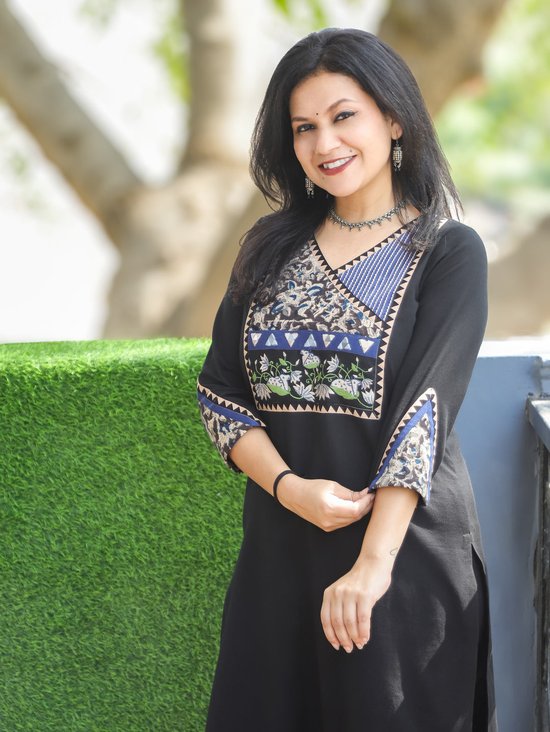 Titli Black Pichwai Embroidered Cotton Kurti