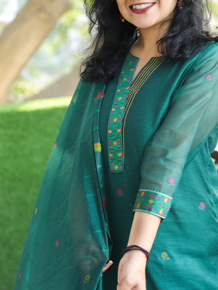 Subhadra Emerlad Green Collar Running Thread Pichwai Jamdani Chanderi 3 Piece Set