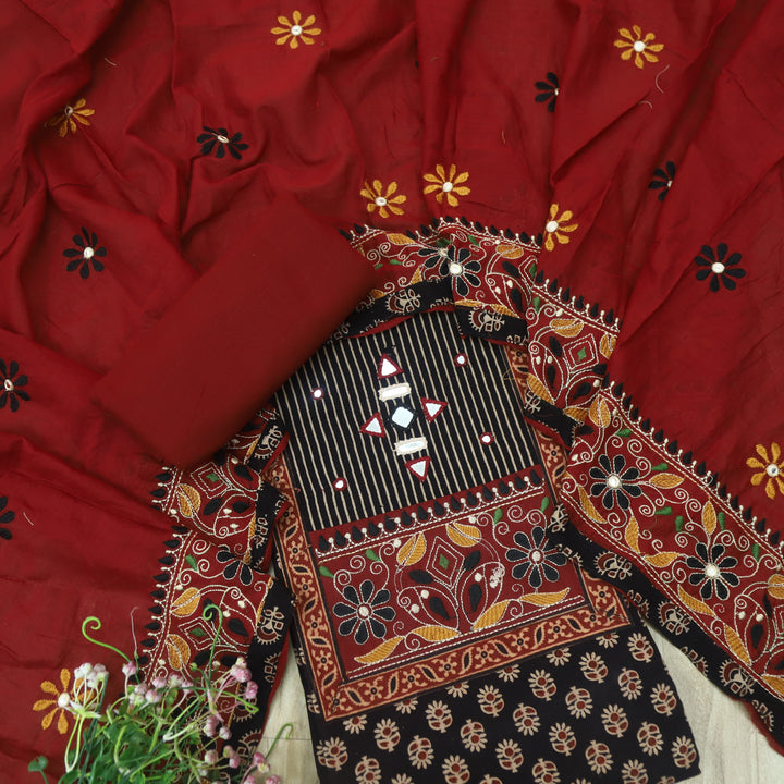 Kudmayi Oil Black Mirror Work In Kutch Work Cotton Suit Set