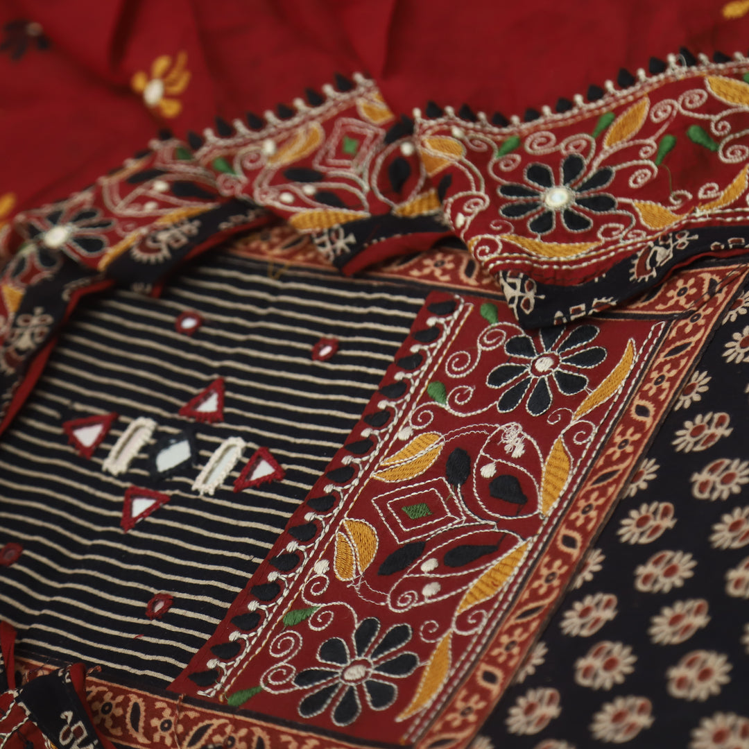 Kudmayi Oil Black Mirror Work In Kutch Work Cotton Suit Set