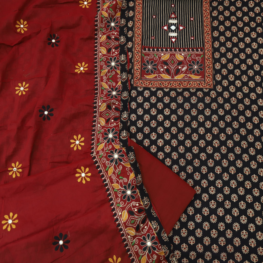 Kudmayi Oil Black Mirror Work In Kutch Work Cotton Suit Set