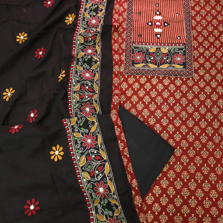 Kudmayi Cherry Maroon Mirror Work In Kutch Work Cotton Set