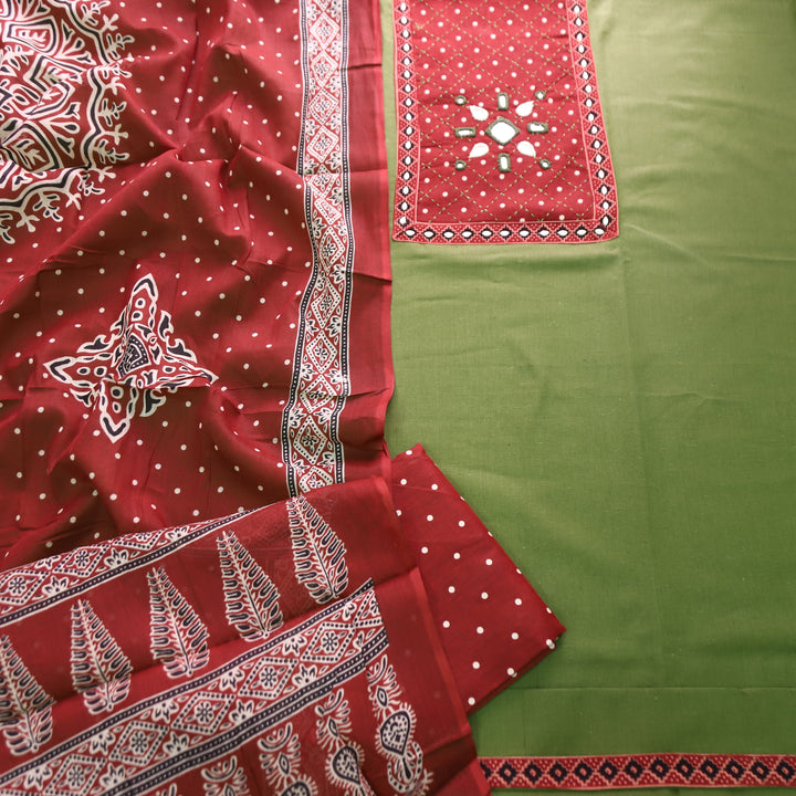 Rushna Green with Red Polka Dot Mirror Work Yoke Cotton Set