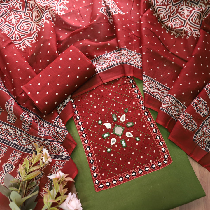 Rushna Green with Red Polka Dot Mirror Work Yoke Cotton Set
