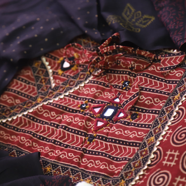 Khairiyat Blood Red Angrakha Kutch Work Cotton Top With Cotton Dupatta