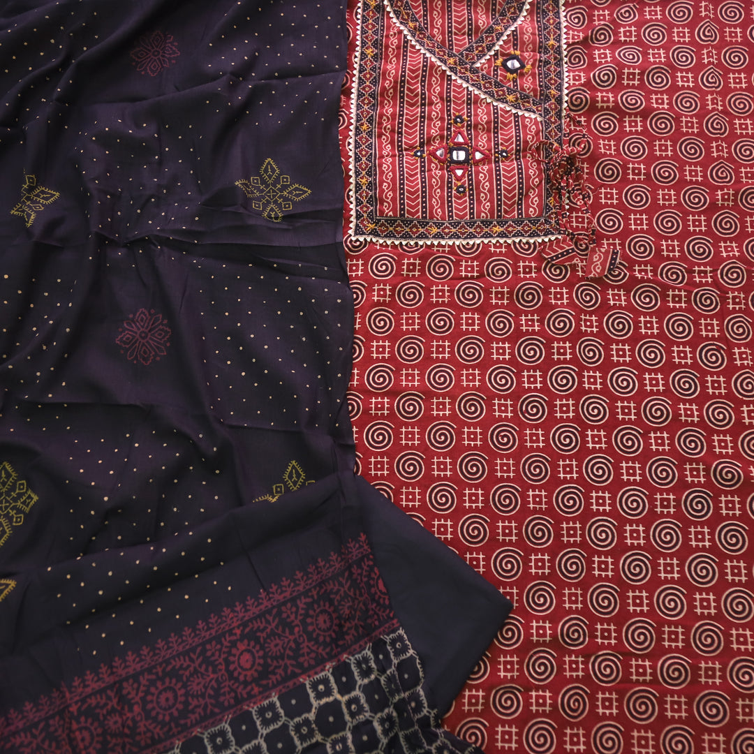 Khairiyat Blood Red Angrakha Kutch Work Cotton Top With Cotton Dupatta