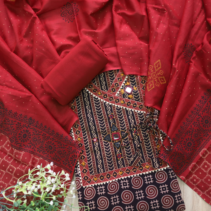 Khairiyat Night Black Angrakha Kutch Work Cotton Top With Cotton Dupatta