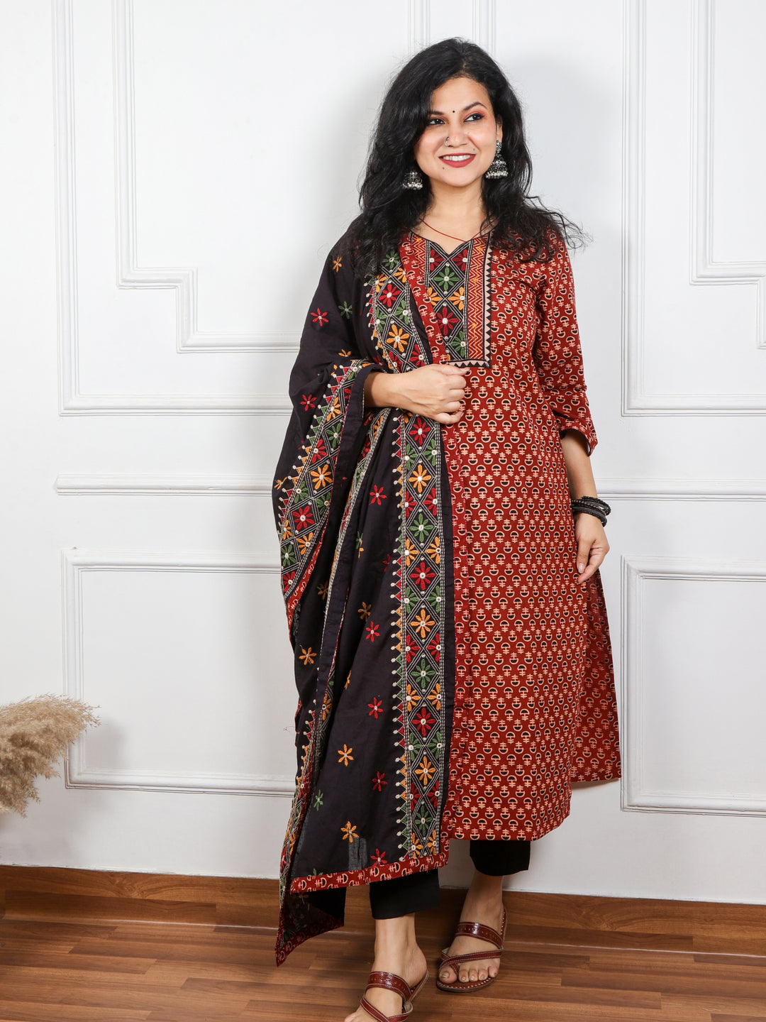 Khairiyat Jam Red Kutch Work Cotton Top With Cotton Dupatta 3 Piece Set