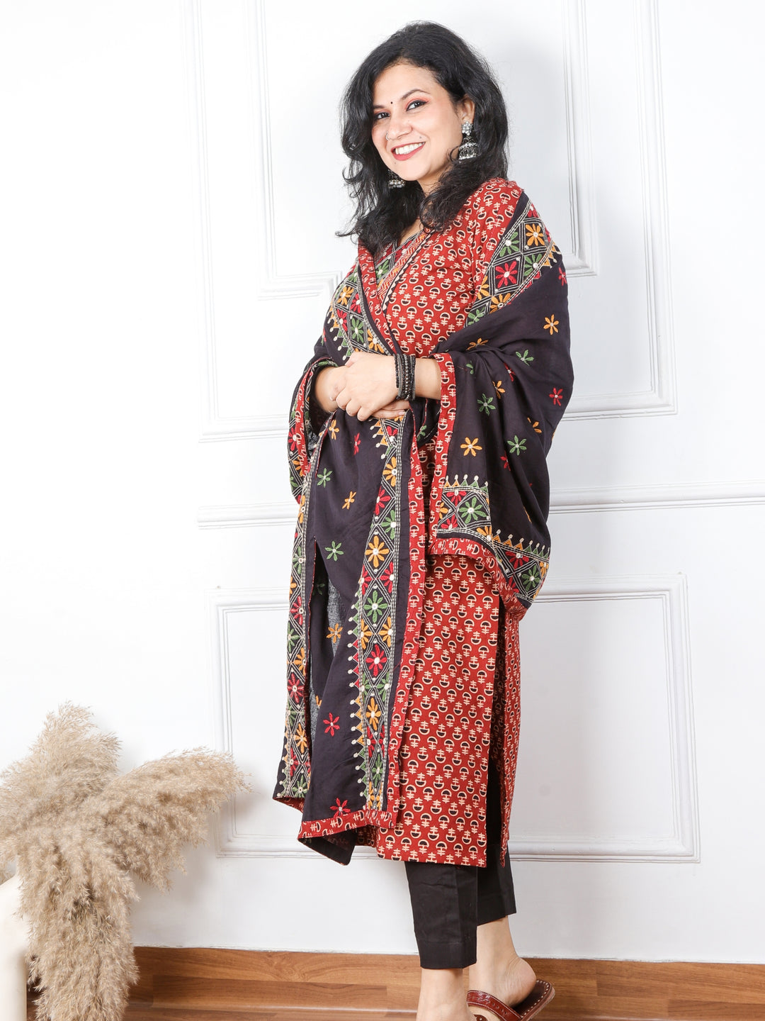 Khairiyat Jam Red Kutch Work Cotton Top With Cotton Dupatta 3 Piece Set