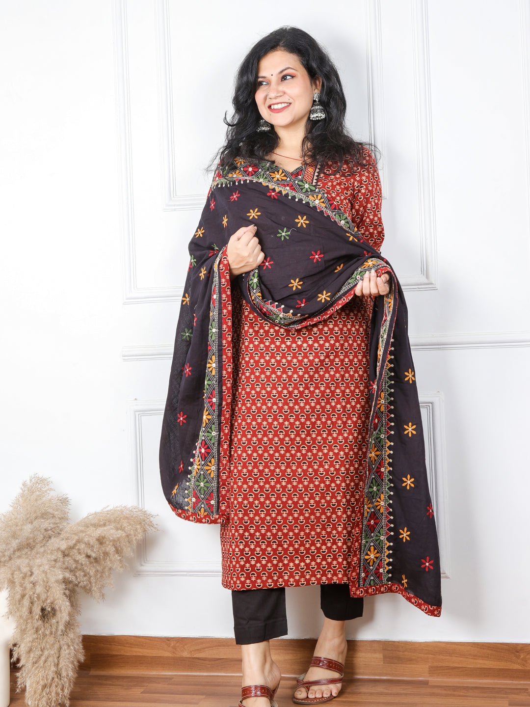 Khairiyat Jam Red Kutch Work Cotton Top With Cotton Dupatta 3 Piece Set