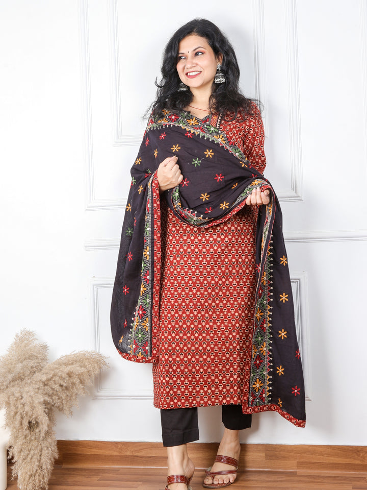 Khairiyat Jam Red Kutch Work Cotton Top With Cotton Dupatta 3 Piece Set