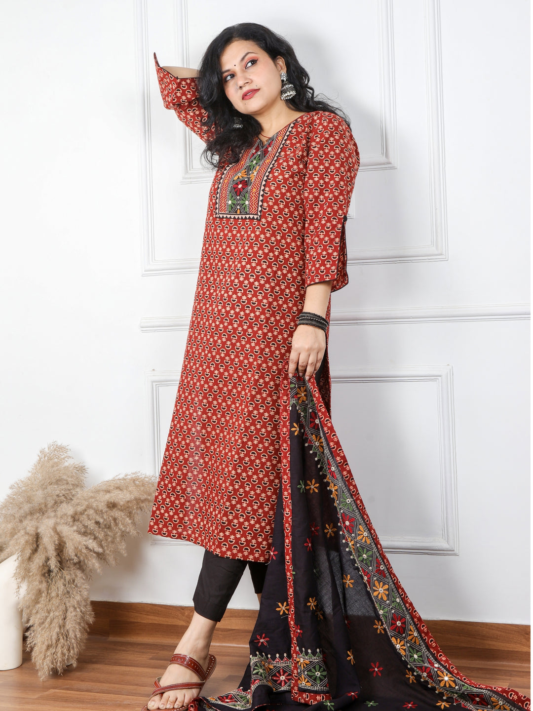 Khairiyat Jam Red Kutch Work Cotton Top With Cotton Dupatta 3 Piece Set