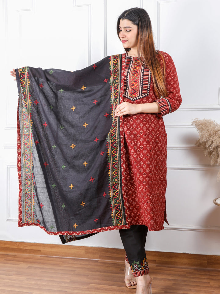 Chaahat Barn Red Kutch Mirror Neck Work Print Cotton 3 Piece Set D4