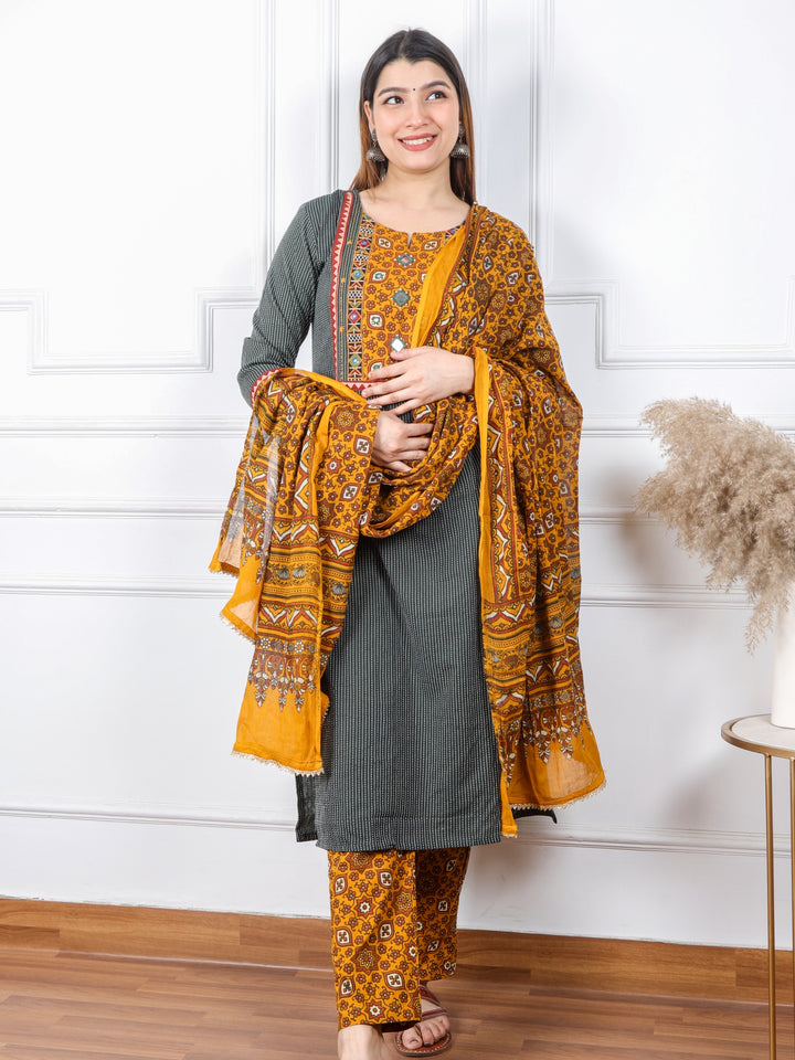 Ghoomar Dark Green Running Stitch With Mirror Work Cotton 3 Piece Set D2