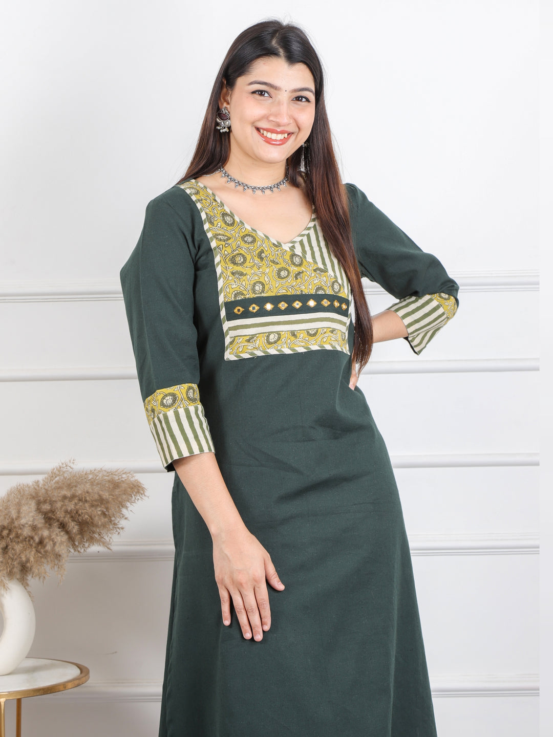 Raavi Sac. Green Kalamkari Yoke Patch Mirror Work Cotton Flex Kurti