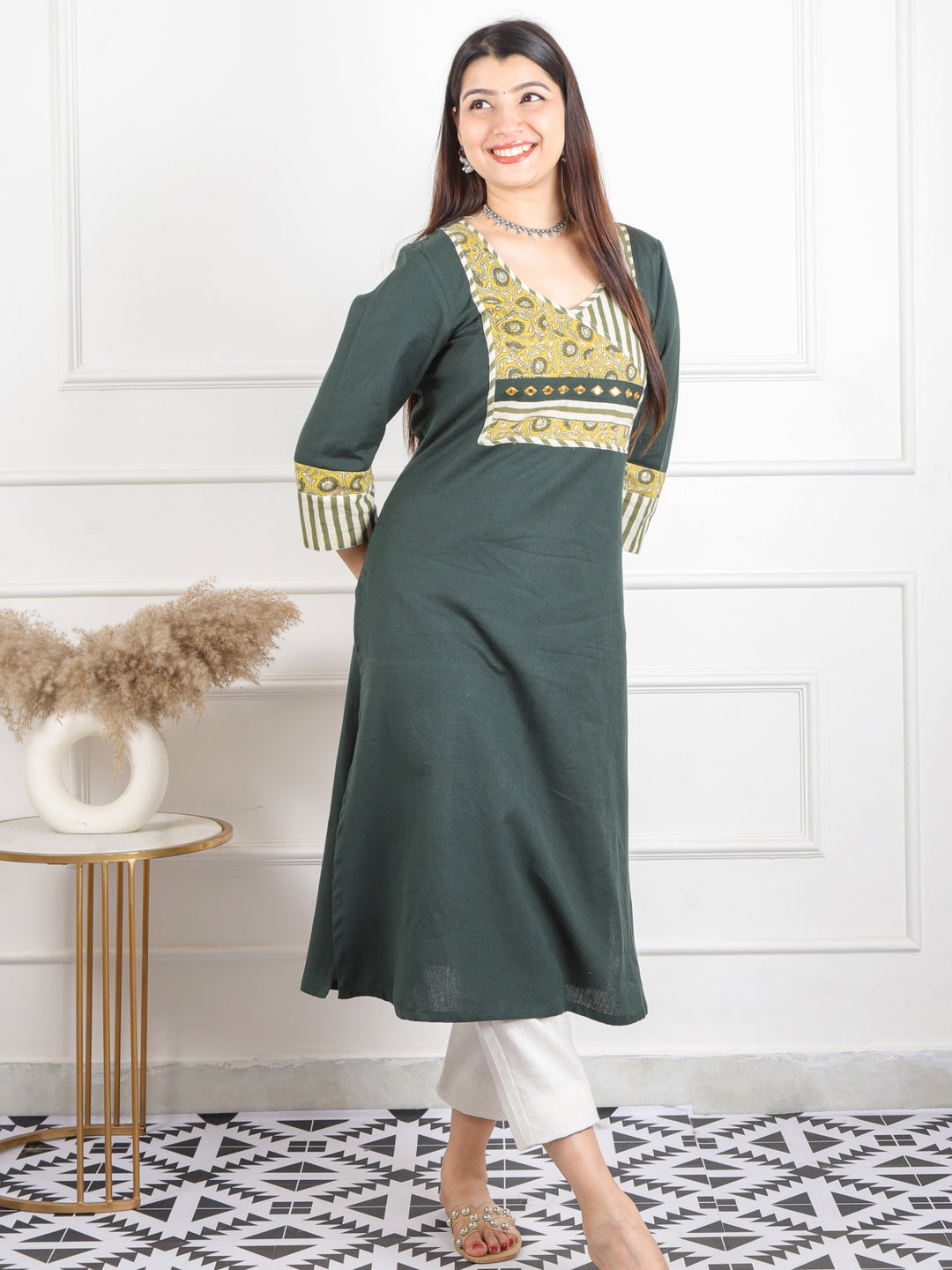 Raavi Sac. Green Kalamkari Yoke Patch Mirror Work Cotton Flex Kurti
