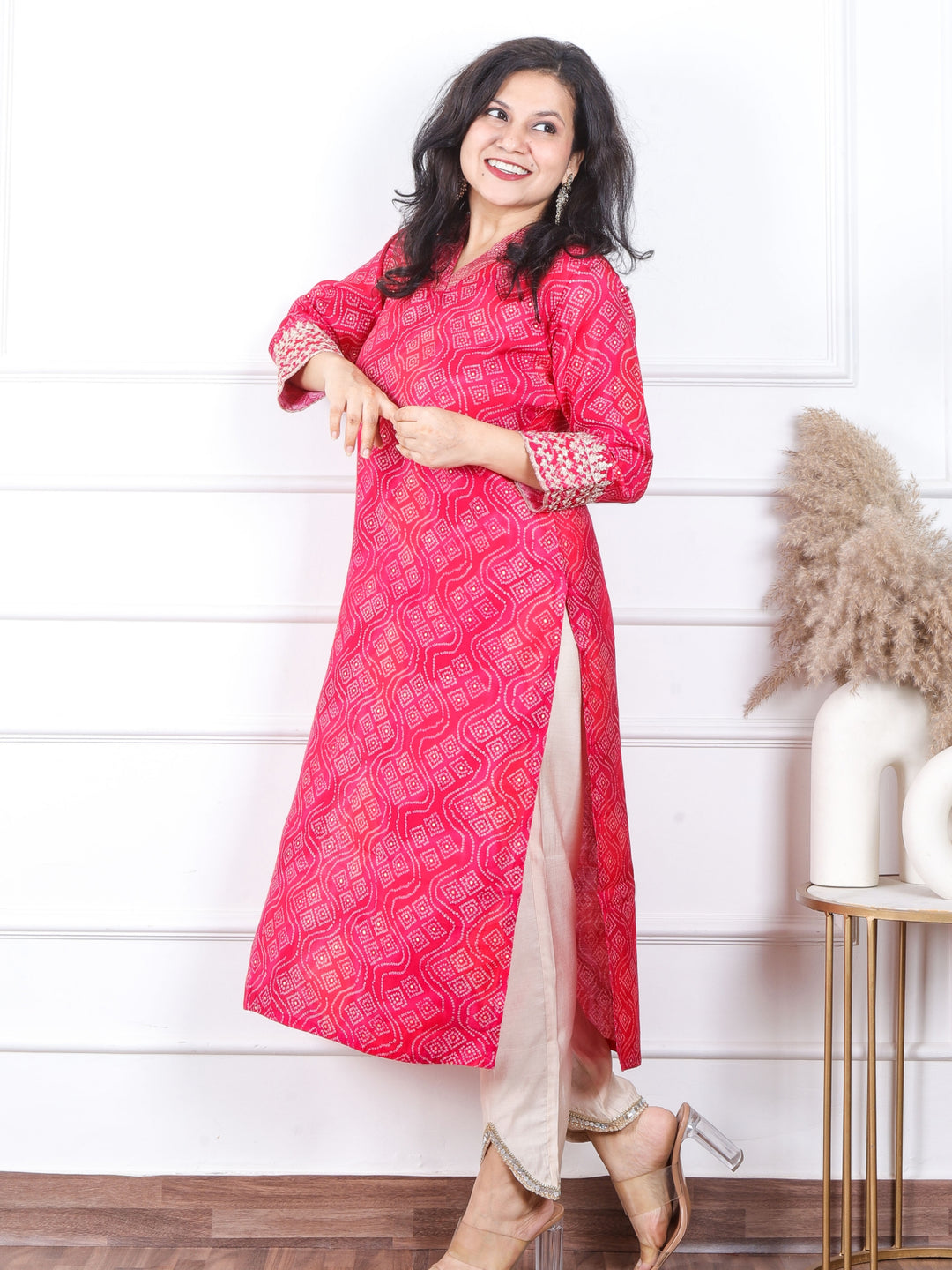 Sajna Berry Pink V Neck In Bandhani Printed Muslin Kurti