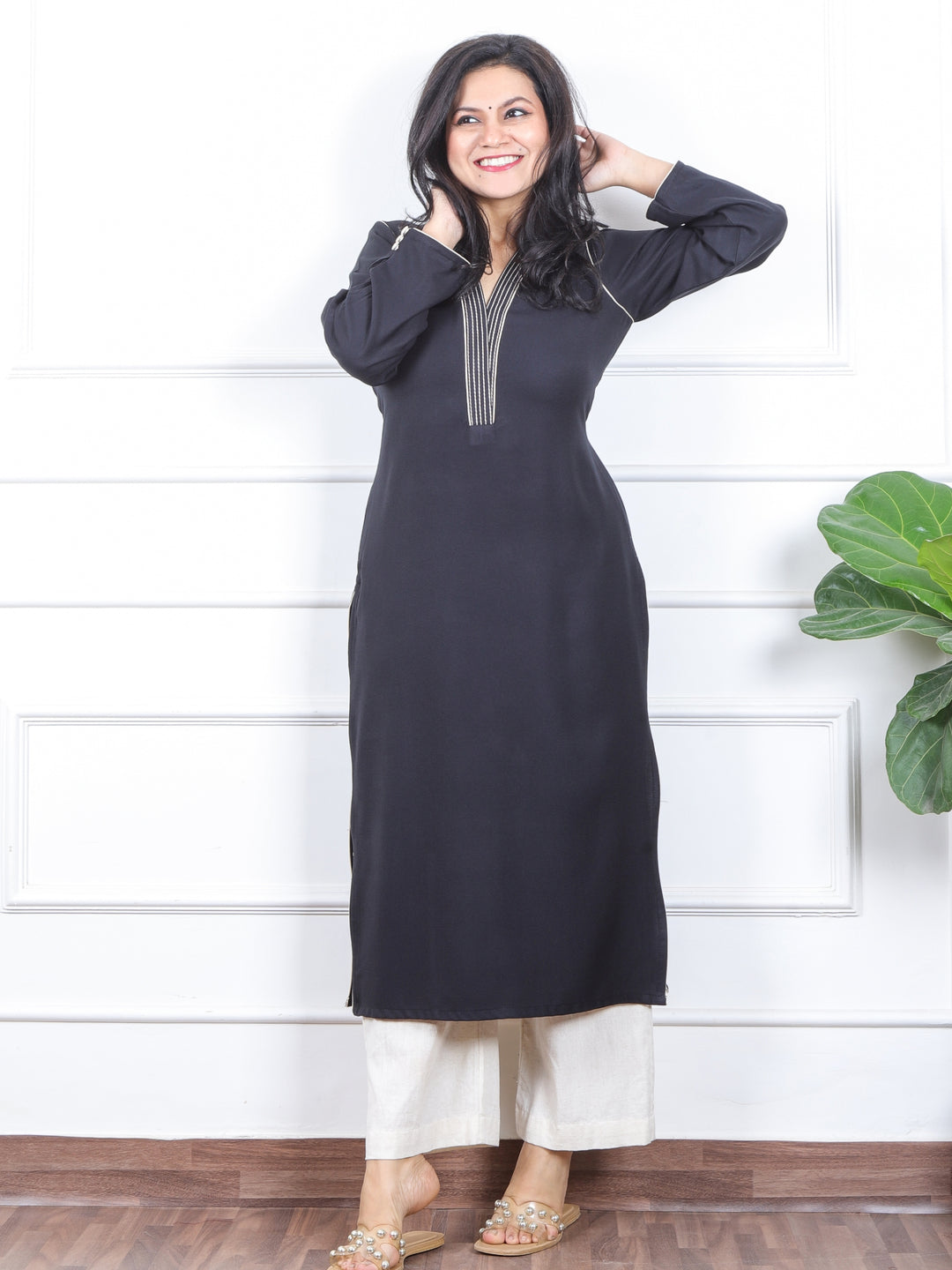 छाया Oil Black Running Thread Neck Work Semi Pashmina Winter Kurti