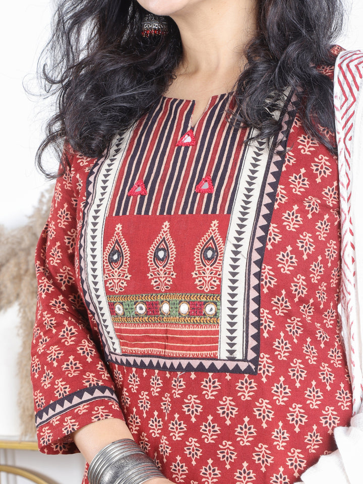 छबेली Cherry Red Kutch Mirror Neck Work Print Cotton 3 Piece Set- D4