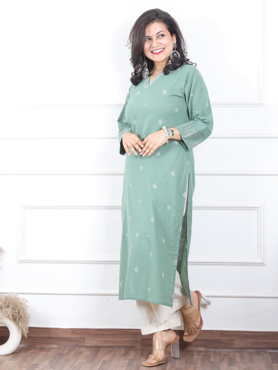 चांदनी Laurel Green V Neck with Thread Buti Work Cotton Kurti