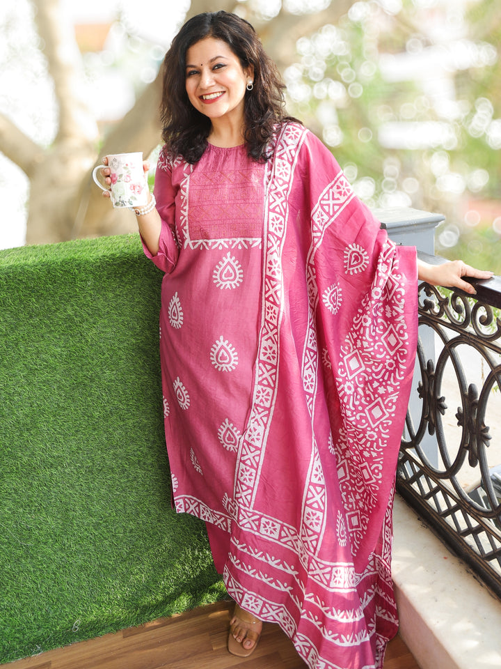 Sundari Onion Purple Embriodered Neck in Batik Print Chanderi 3 Piece Set