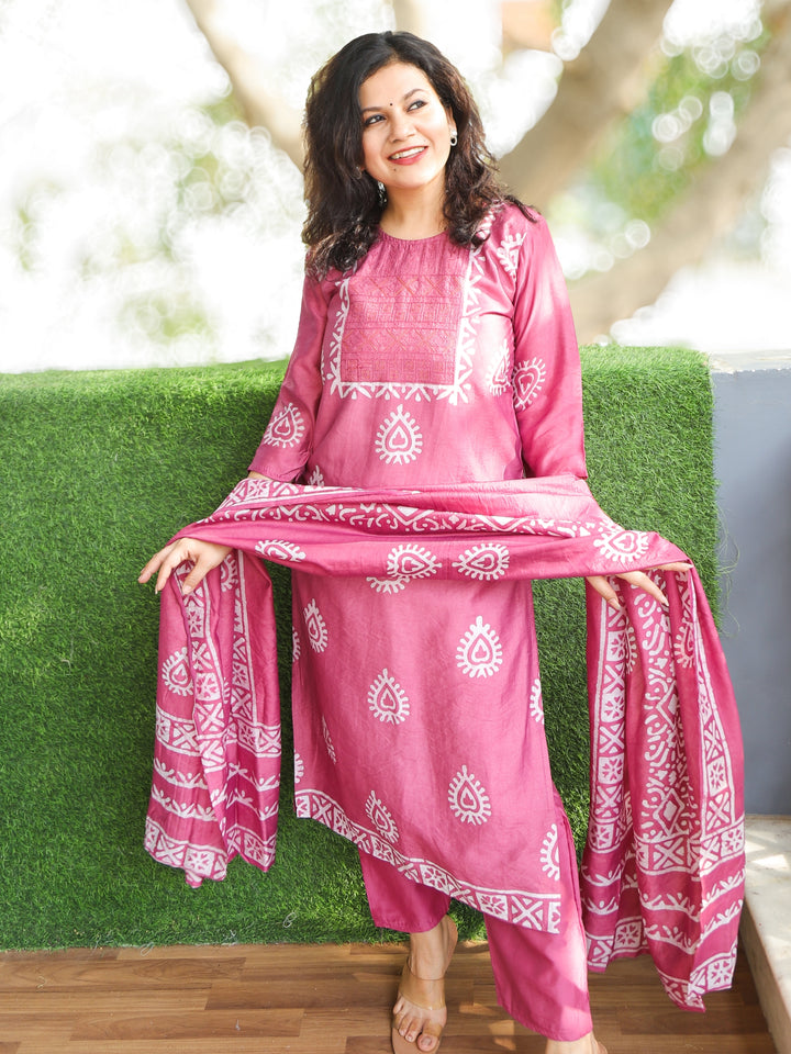 Sundari Onion Purple Embriodered Neck in Batik Print Chanderi 3 Piece Set
