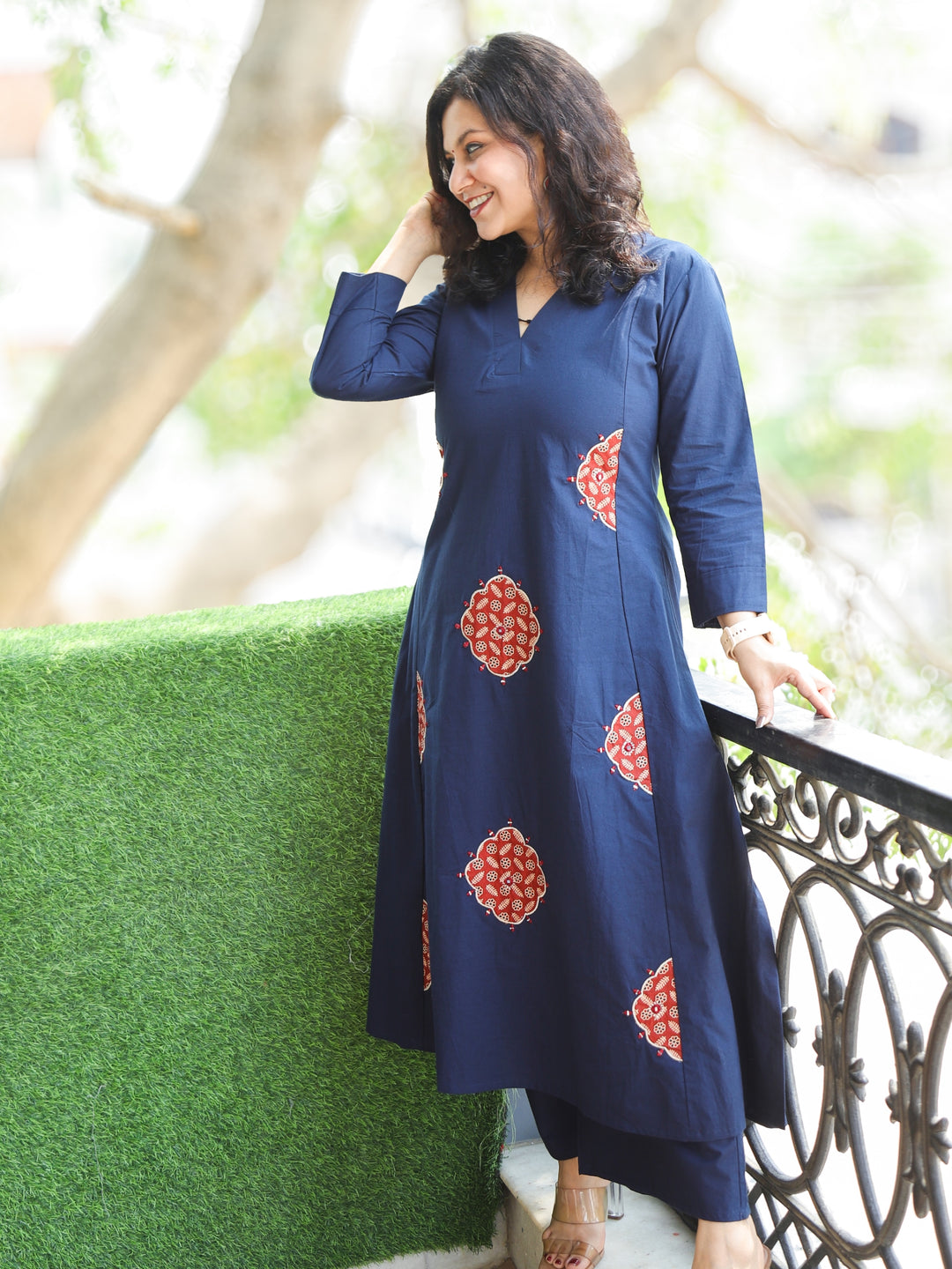 Chanda Navy Blue V Neck Applique Work with Mirror Cotton Co-Ord Set