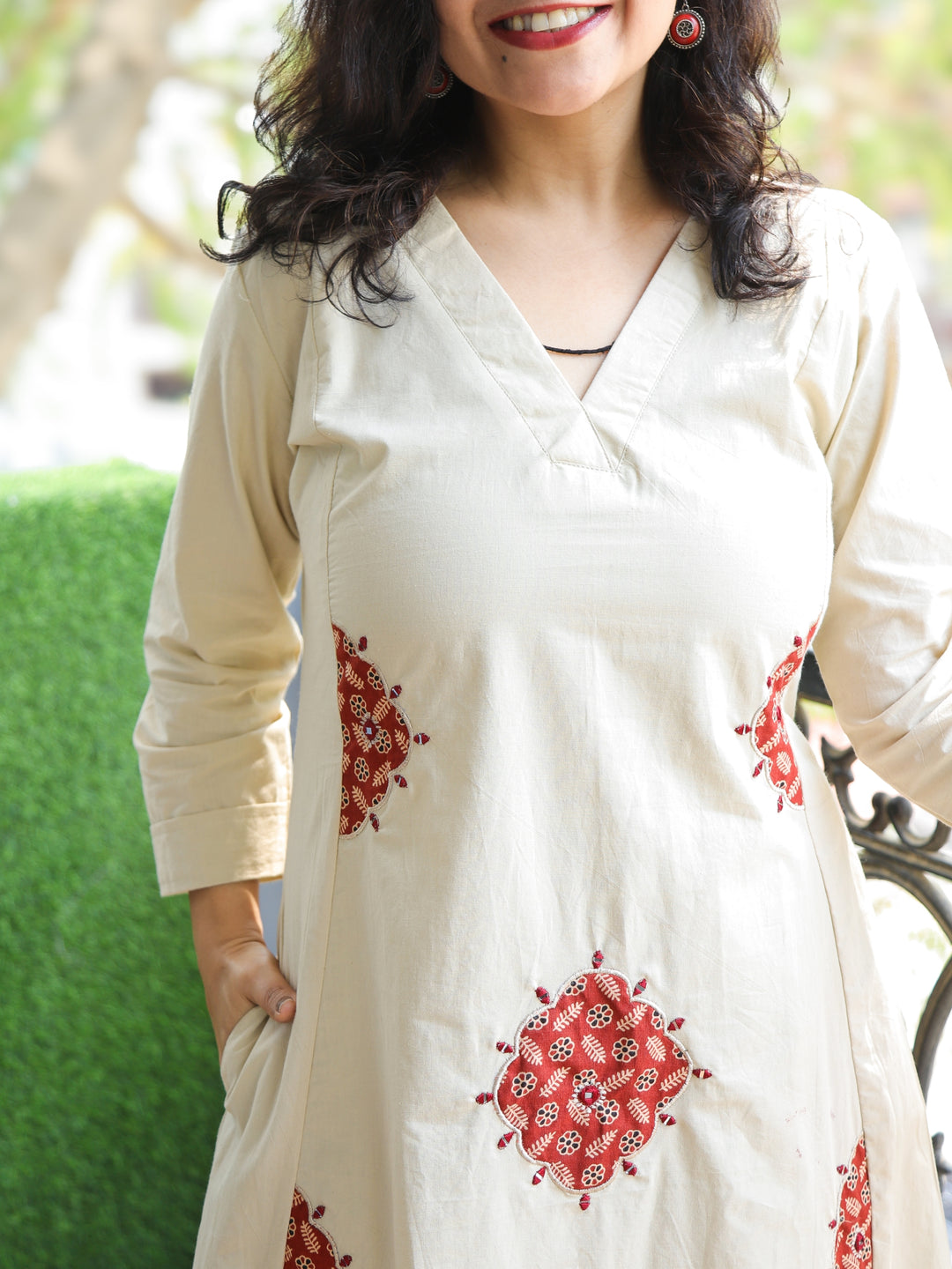 Chanda Creamy White V Neck Applique Work with Mirror Cotton Co-Ord Set