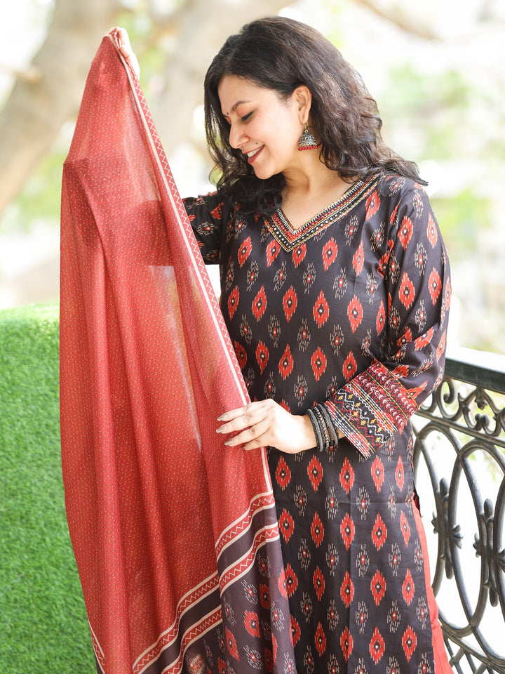 Chanda Charcoal Black V Neckline with Lace Work In Printed Cotton 3 Piece Set