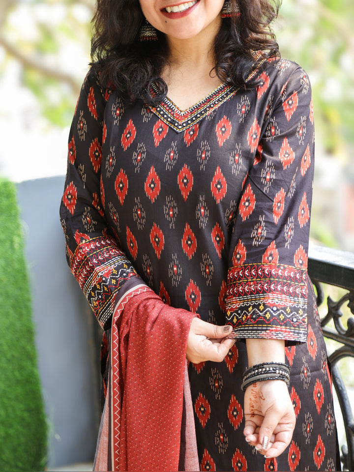 Chanda Charcoal Black V Neckline with Lace Work In Printed Cotton 3 Piece Set