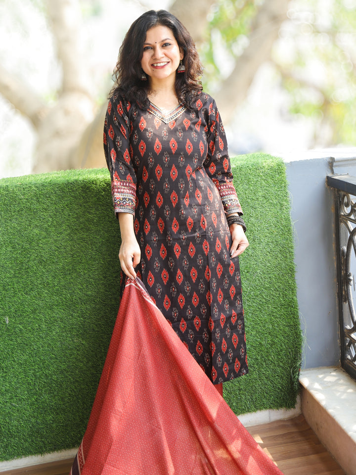 Chanda Charcoal Black V Neckline with Lace Work In Printed Cotton 3 Piece Set